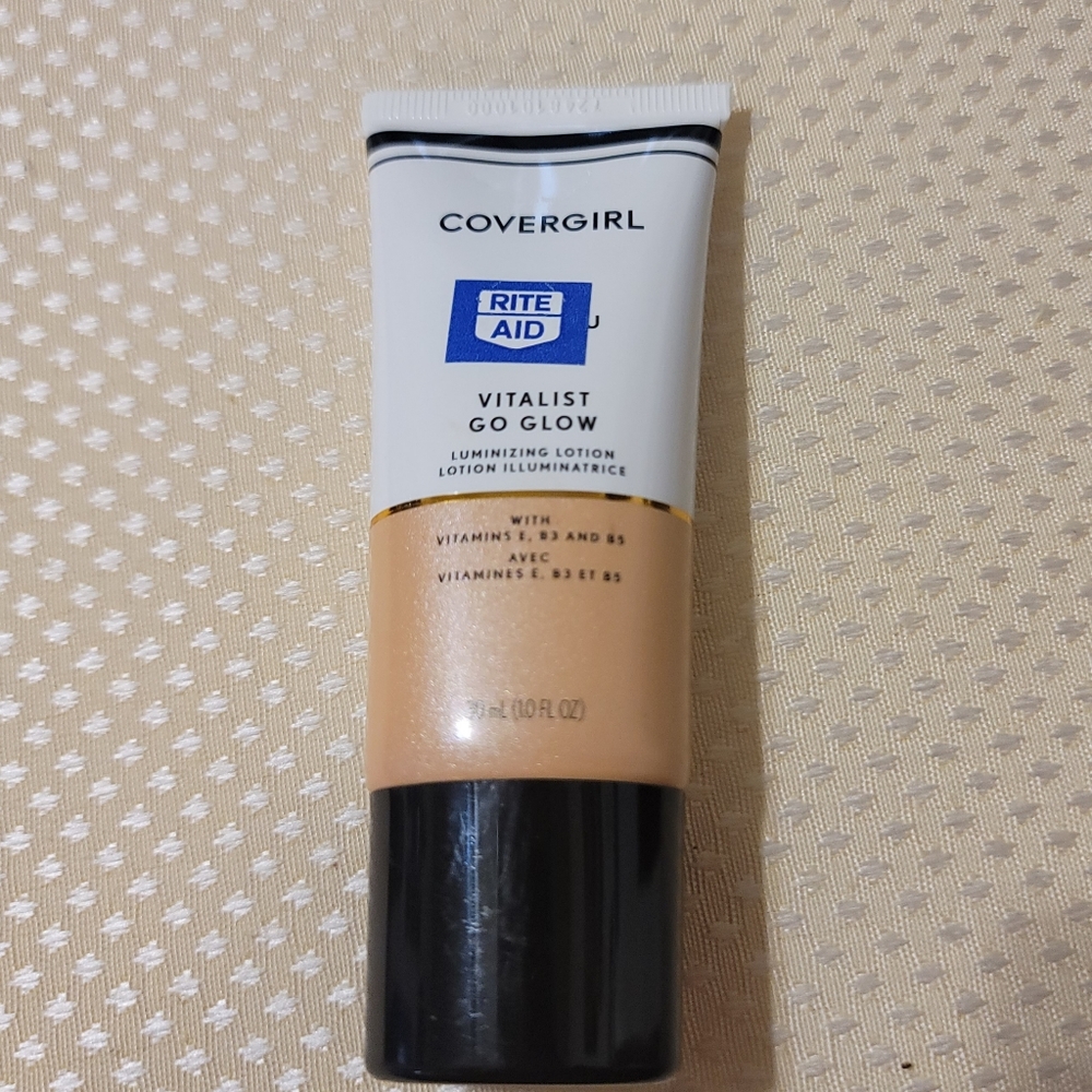 Cover girl vitalist go glo illuminator